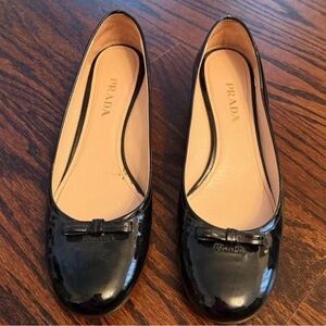 Prada Women's Black Bow Heels SIZE 40